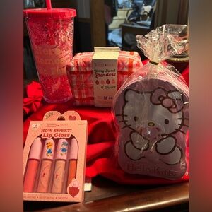 Bundle:  lipgloss set, makeup blenders/quilted bag, Hello Kitty Bank, Tumblr